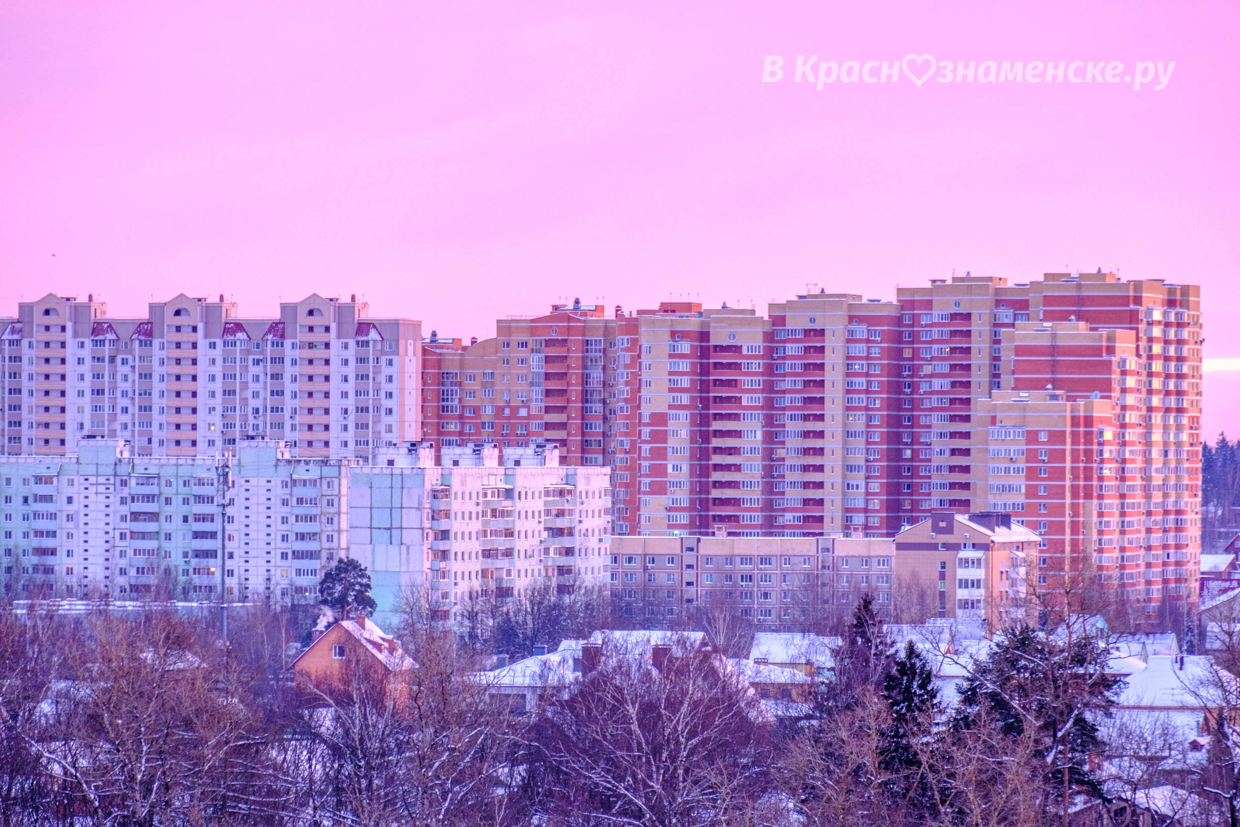 Розовый закат, тает в облаках, Уходящий день, покидает нас. — Краснознаменск