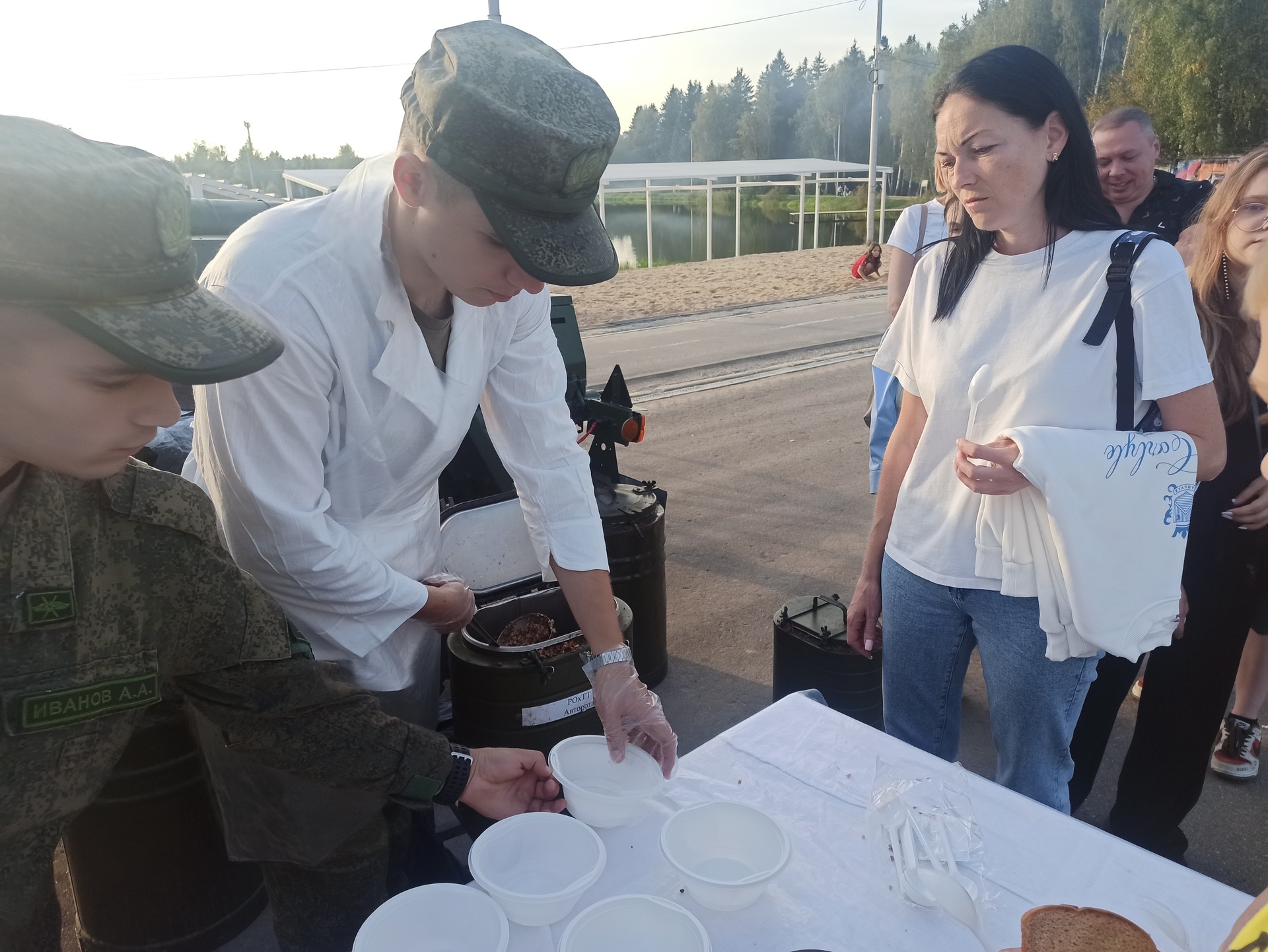 Солдатская каша в городском парке — Краснознаменск