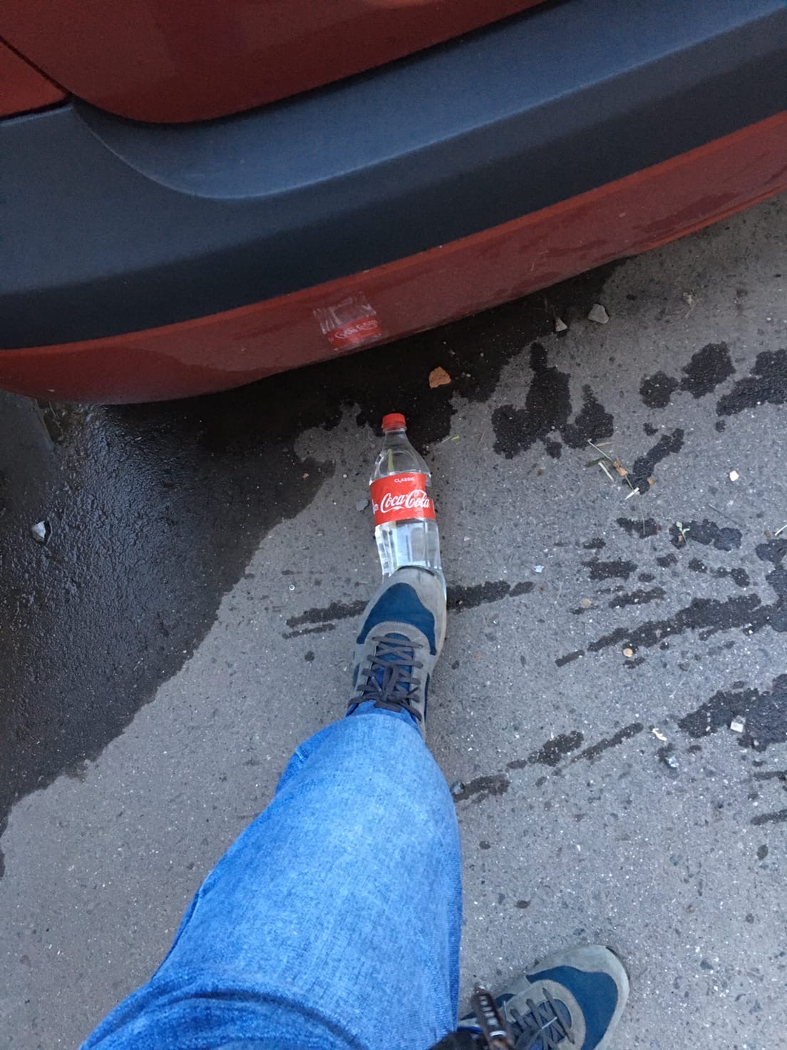 На парковой обострение. Летают из окон литрушки. Неадекватов