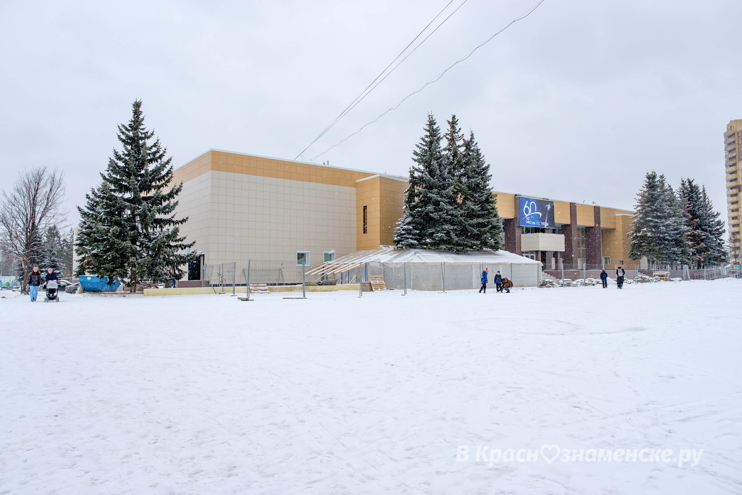 Новый фасад Дома офицеров лучше старого?