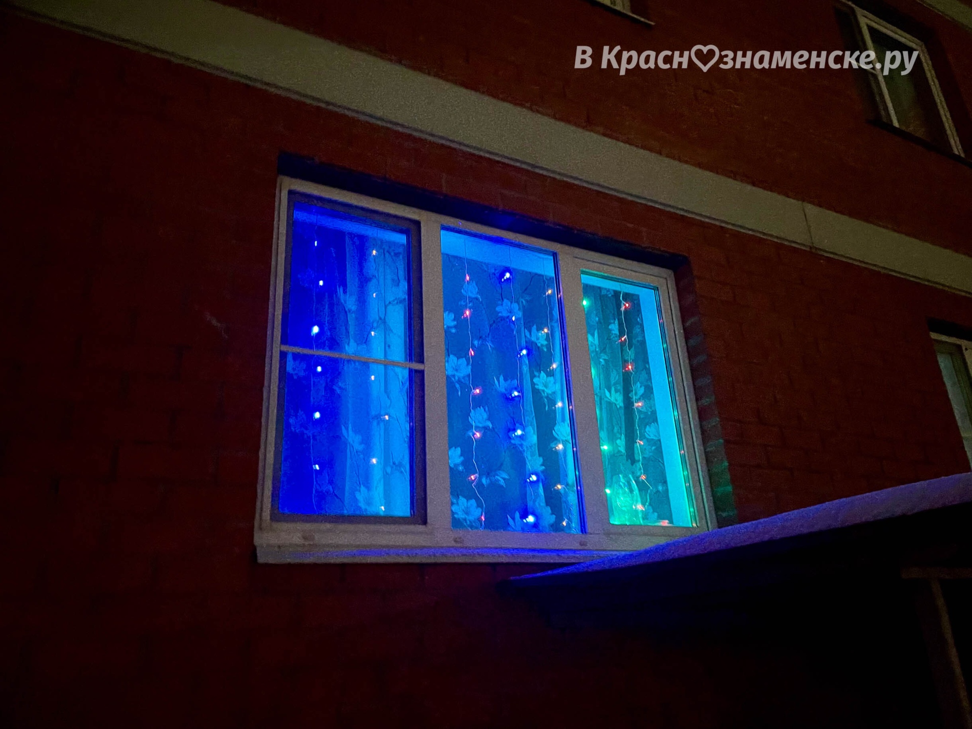 Окна создающие новогоднюю атмосферу не только в квартире, но
