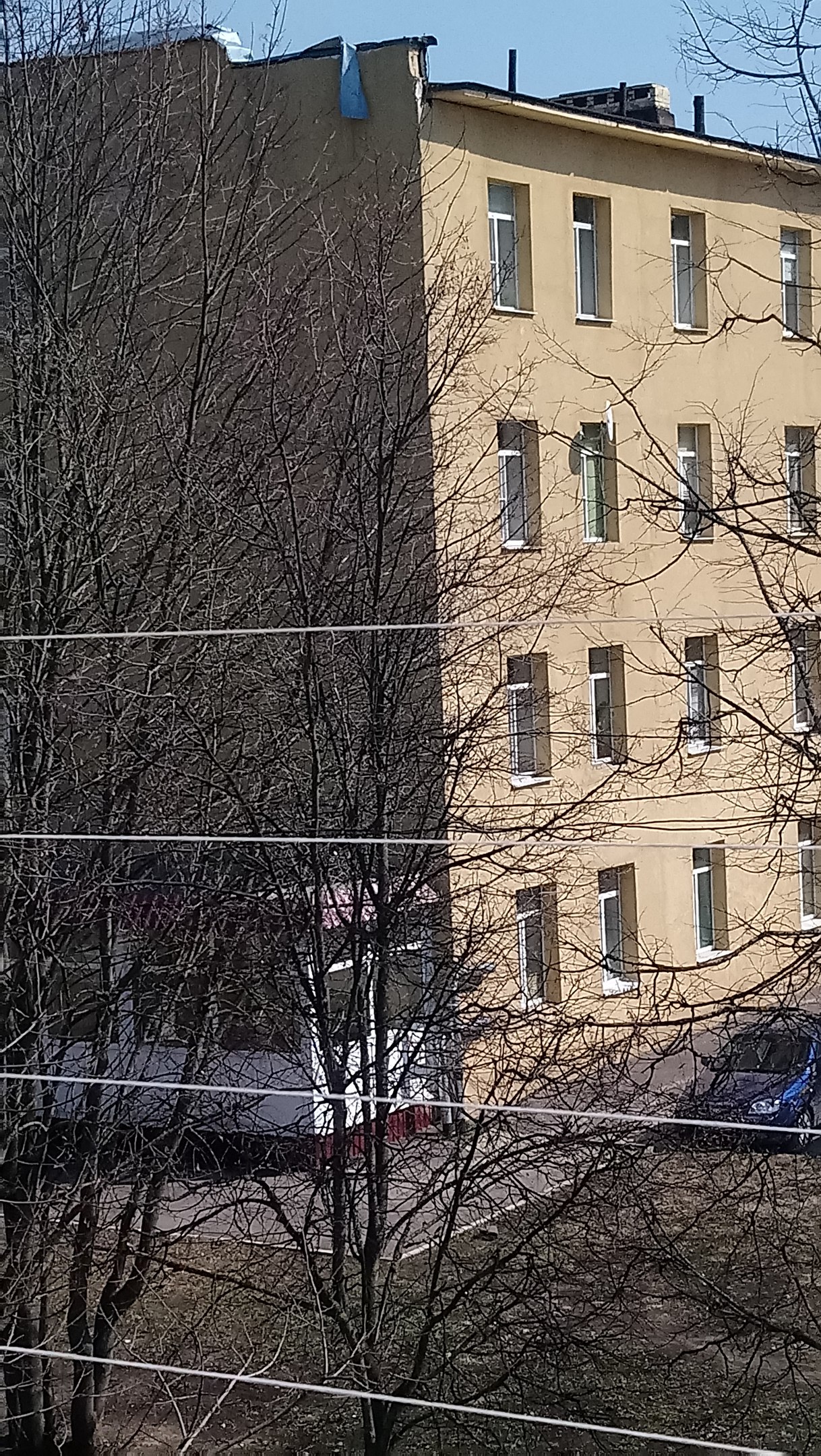 Общежитие... возле учебки(напротив дома Краснознаменная 2Б).