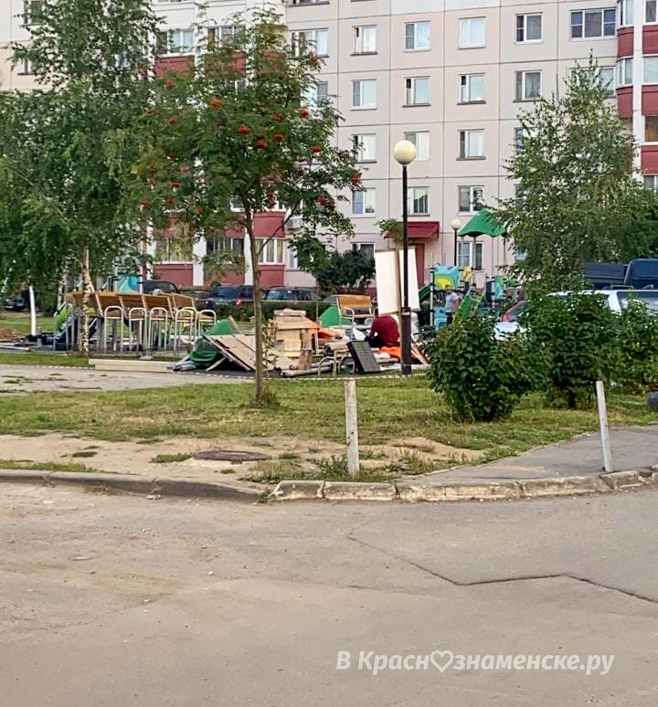 Новая детская площадка для жителей ул. Связистов  На ул. Свя