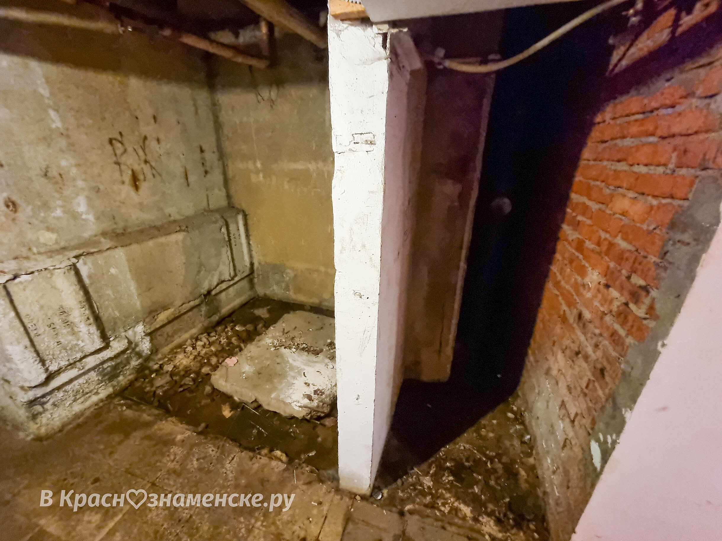 Раньше до появления торговых центров их делали в подвалах жи