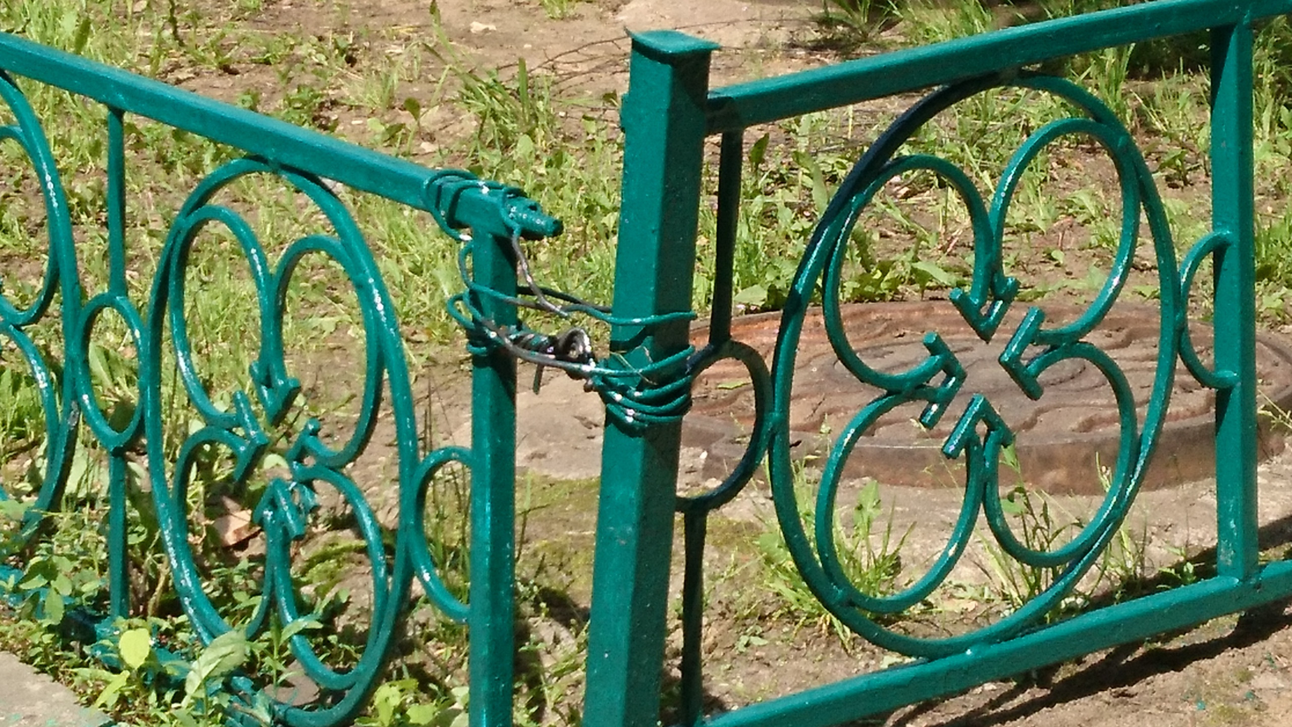 Улица Победы д.12 Заборчик, не болей(