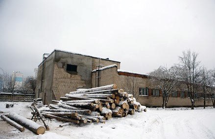 Вчера, в четверг после работы, сходил в городскую Баню.
Вообще то я хожу по субботам, но предстоящая занята и решил попарится в четверг.
В Бане был с пол седьмого до половины девятого, народу не много.
Даже на лавку практически очереди не было.