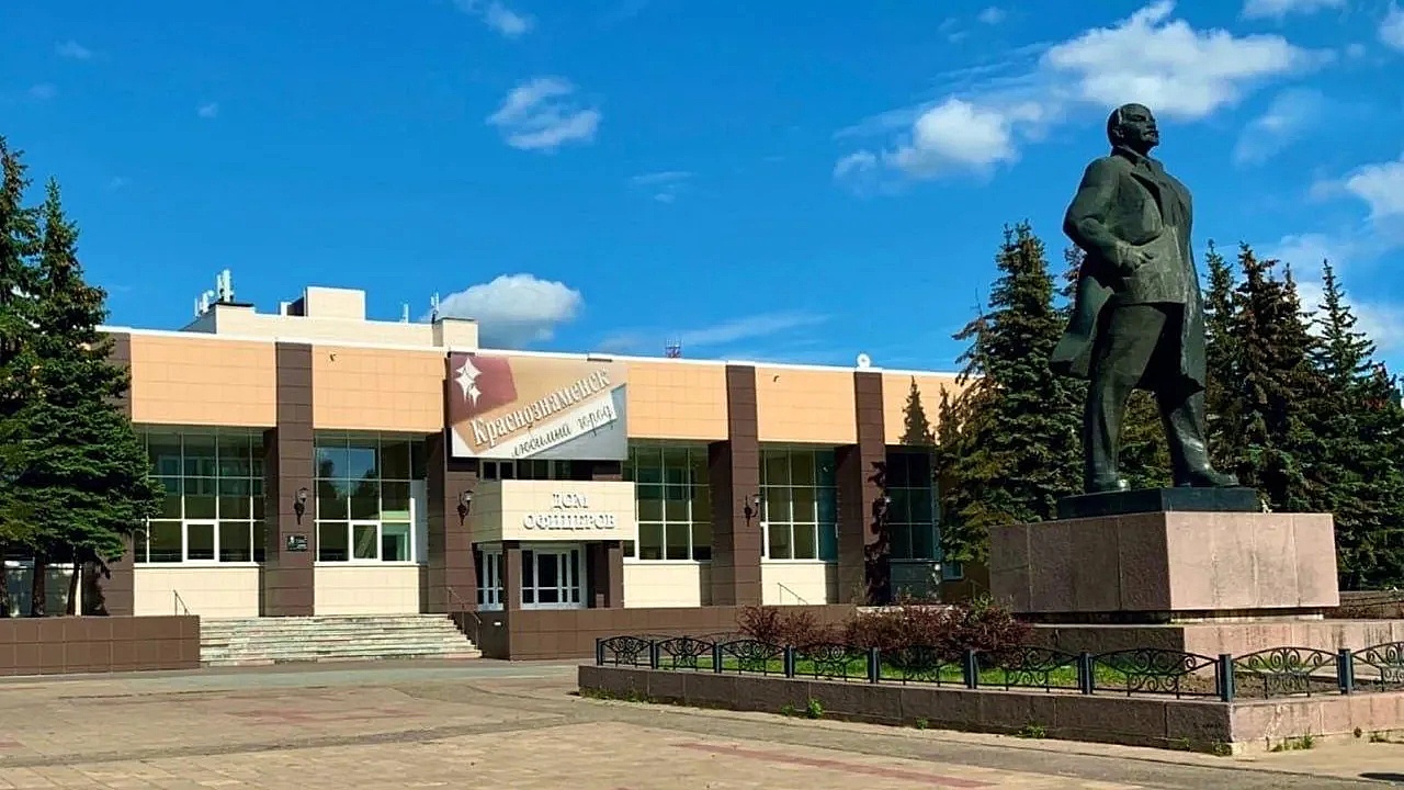 Памятник Ленину  Краснознаменский памятник Ленину имеет собс
