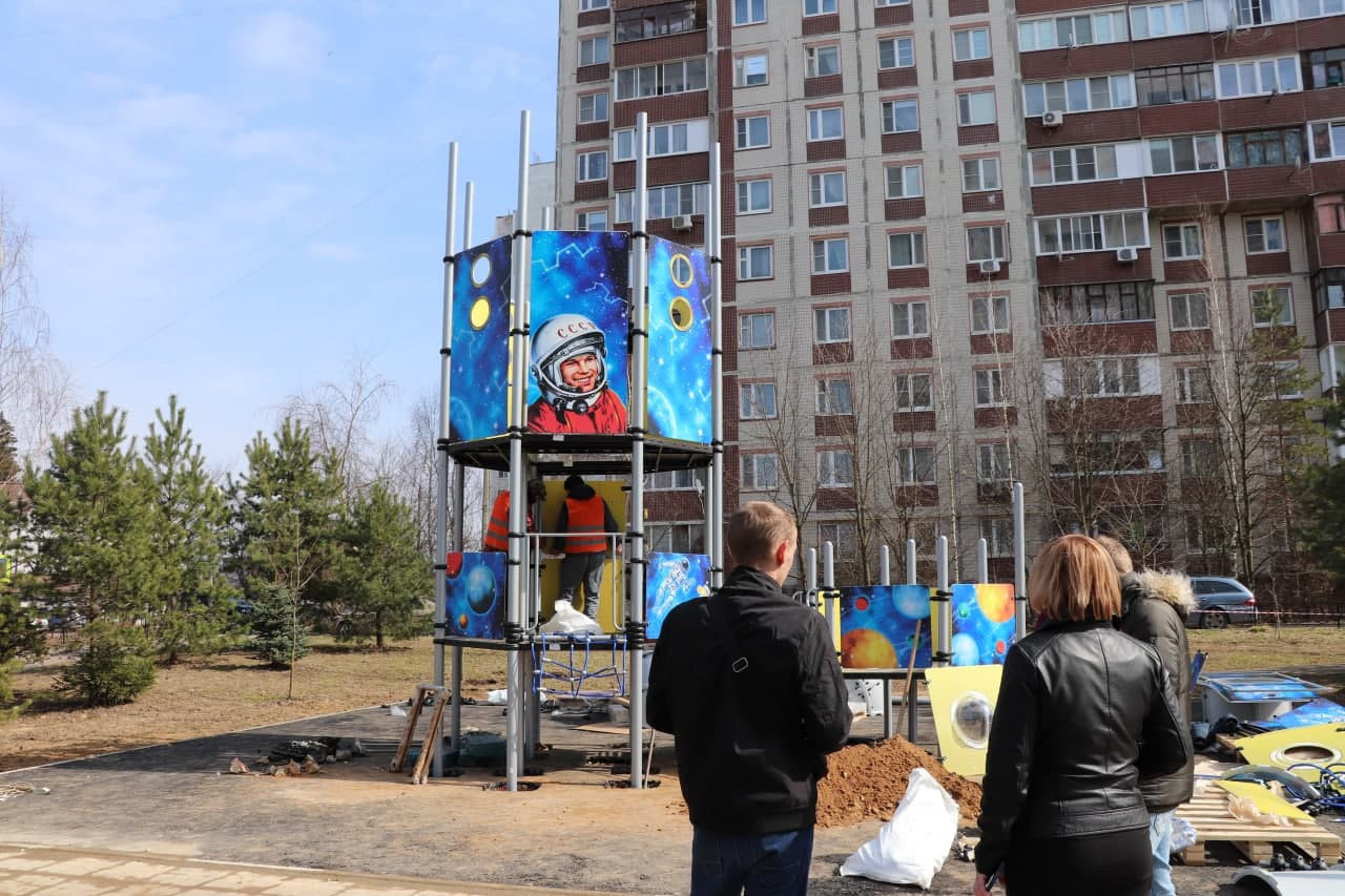 Виктория Коваленко проверила выполняемые на территории сквер