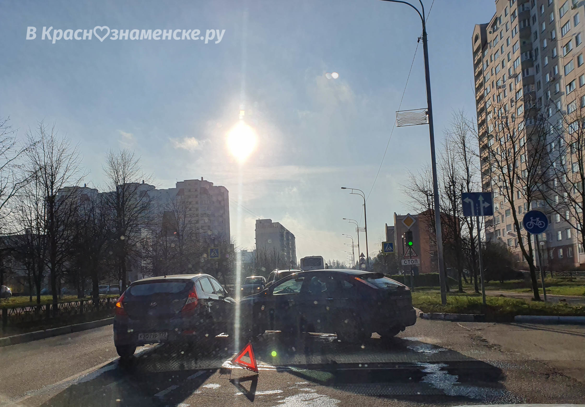 Опять авария. На ул Победы поворот на Октябрьскую улицу. — Краснознаменск