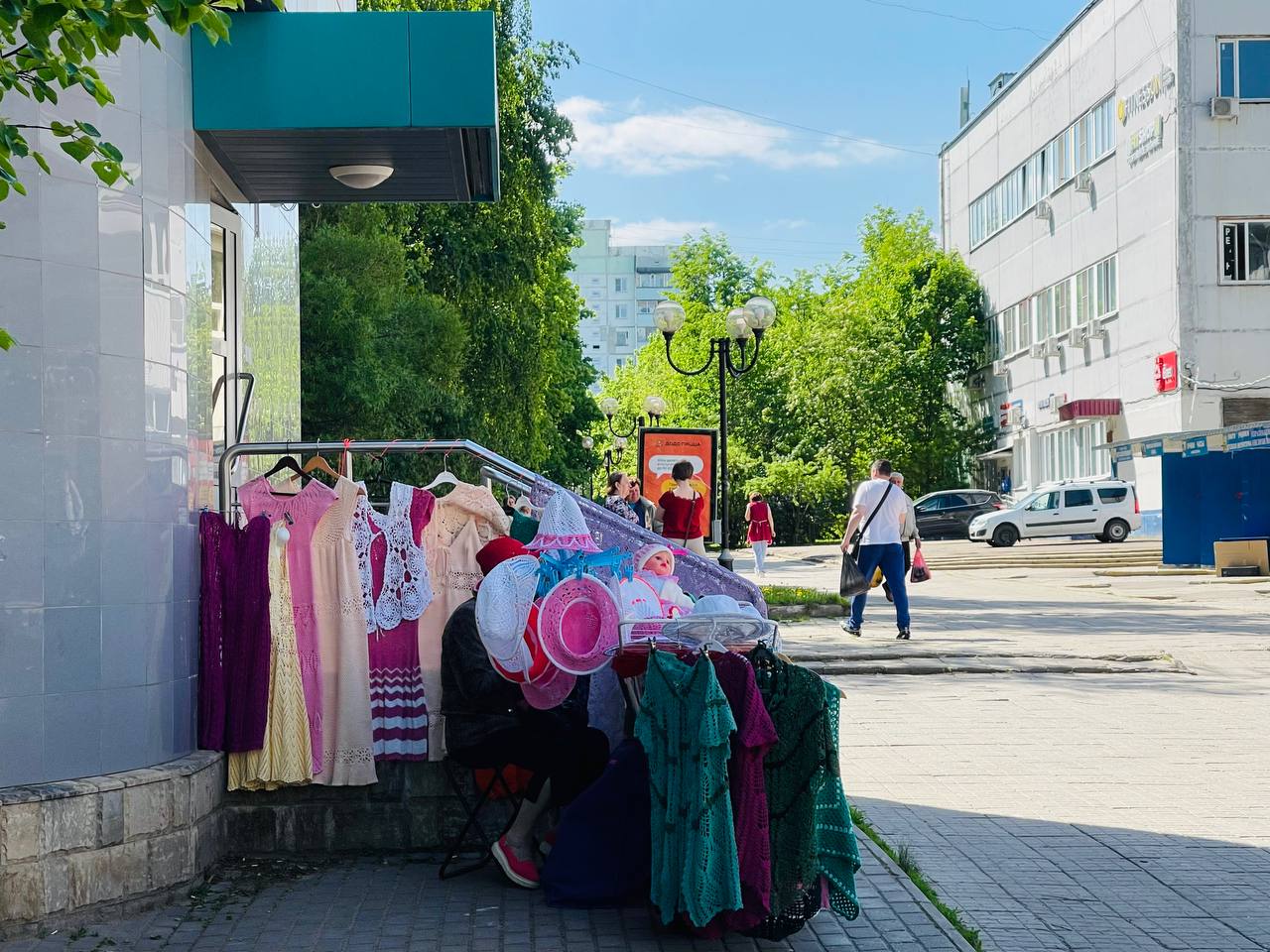 Покупаете ли у торгующих бабушек около рынка?