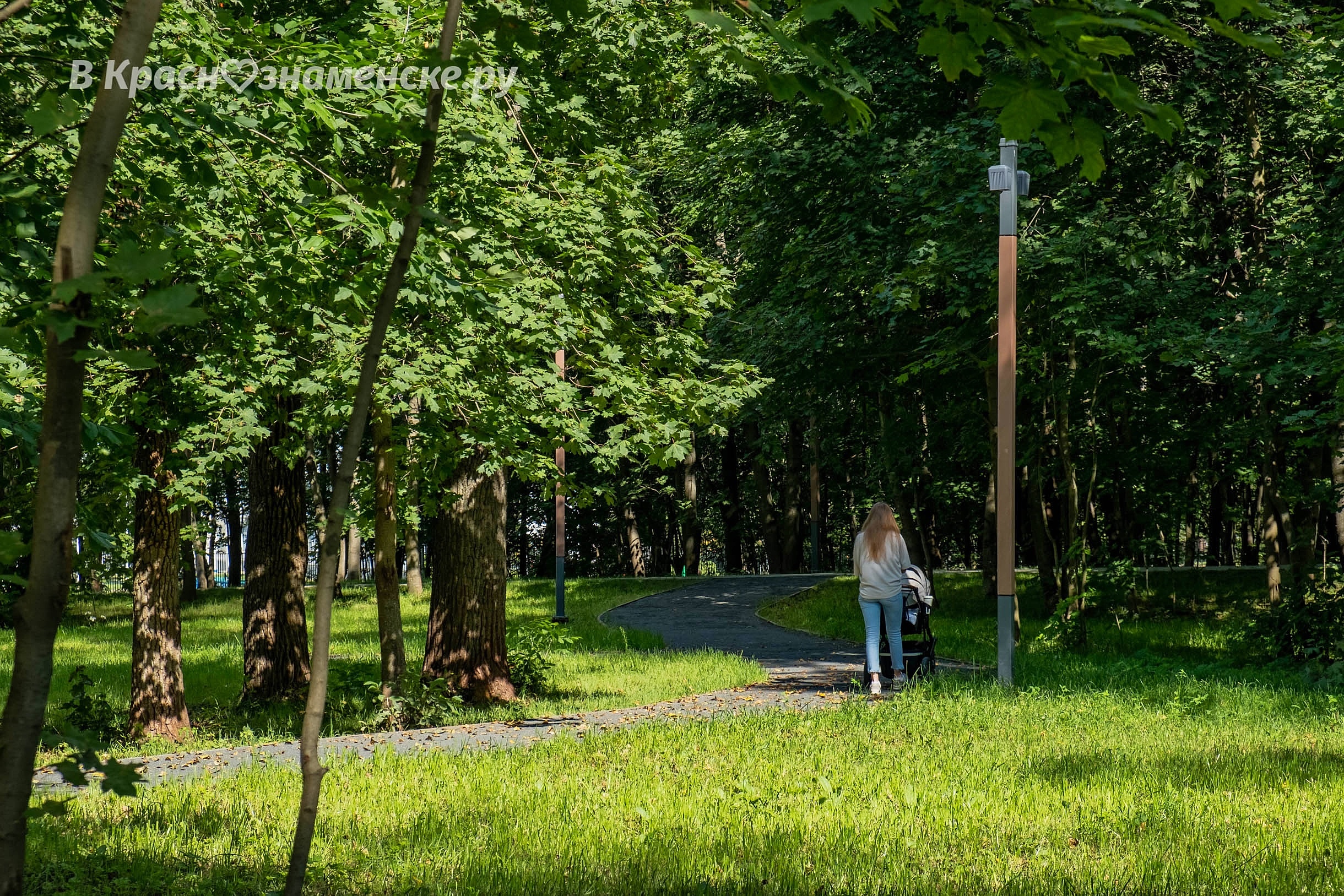 Небольшая прогулка по тенистому КГБшному парку — Краснознаменск