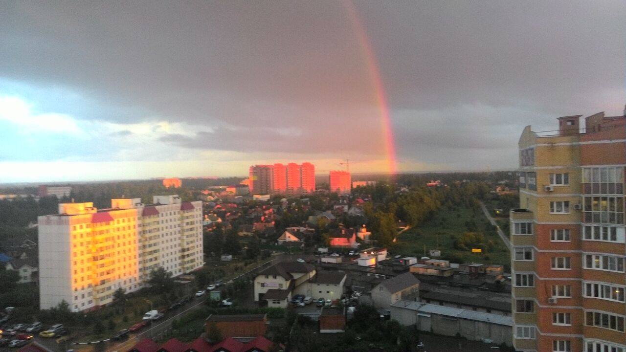 Тот момент, когда подходишь к окну в нужный момент и нужное время! Двойная радуга в небе над Краснознаменском.