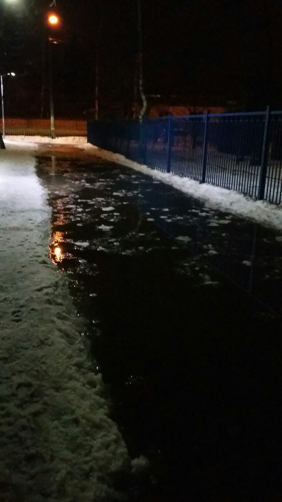 06.03 дорога вдоль ДЮСШ. разница 2 часа. был асфальт,через 2 часа глубина на глаз не меньше 10см