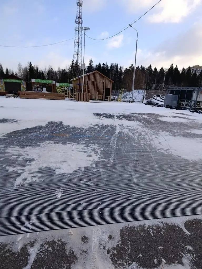 В городском парке продолжаются работы по обустройству админи
