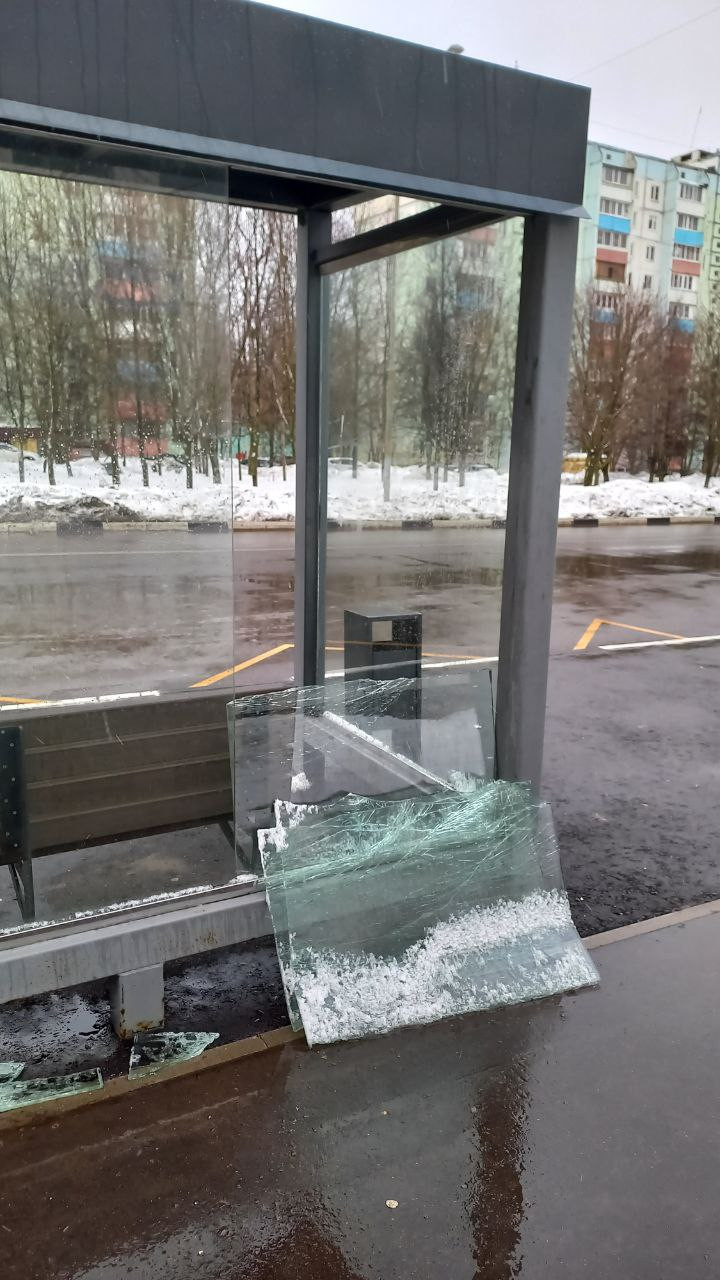 На Мира тоже так же выбито... Видимо одни и те же товарищи..