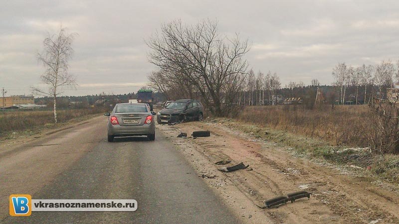 Сегодня выезжал через 17 КПП в районе 10ч.40 мин. и примерно через 1 км. наблюдал страшную картину: 2 автомобиля Шевроле Каптива и Митсубиси Галант с разбитыми передними частями стояли по краям дороги. 
Судя по расположению ТС кто то из водителей объез