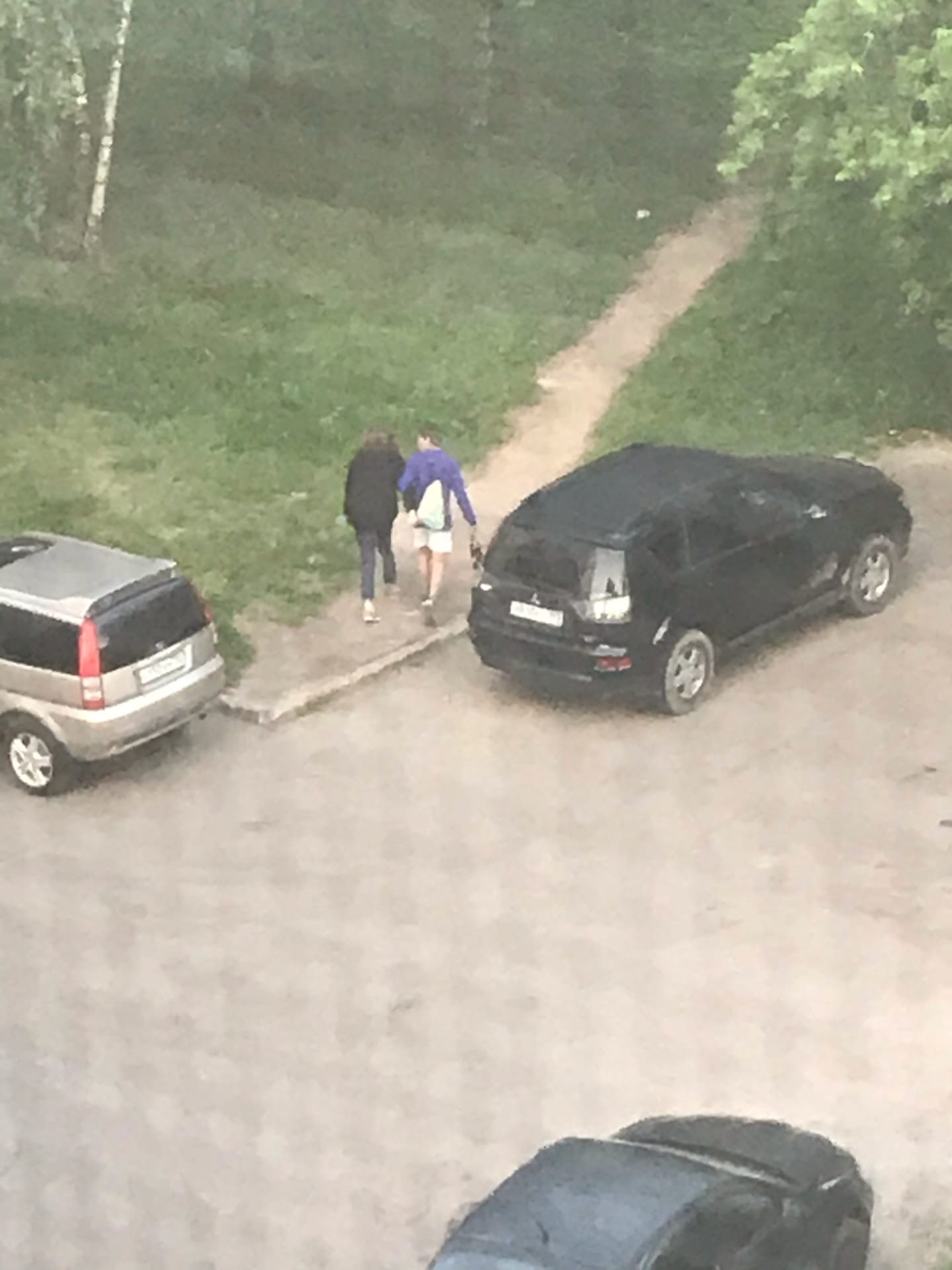 27 июня,4:15 утра.Ул.Победы 12.Мерзавцы наносят повреждения