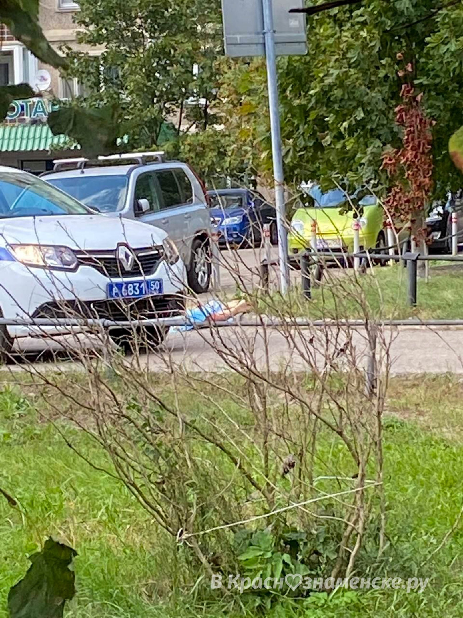 Возле 4 школы обнаружен труп мужчины. Полиция прибыла на мес