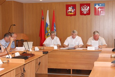 Совет депутатов собирается принять антизаконное решение о реорганизации МБУ "ГОСС" в форме присоединения его к МБОУ ДОД "ДЮСШ", что повлечет прекращение МБУ ГОСС. 
Все это делается, вероятно, в целях исключения Директора МБУ ГОСС В.