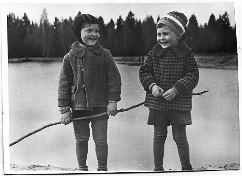 Исторические фотографии Краснознаменска ч.7 
Парк в 1м микрорайоне
Городское озеро
Кафе "Петушок"
Центральное КПП