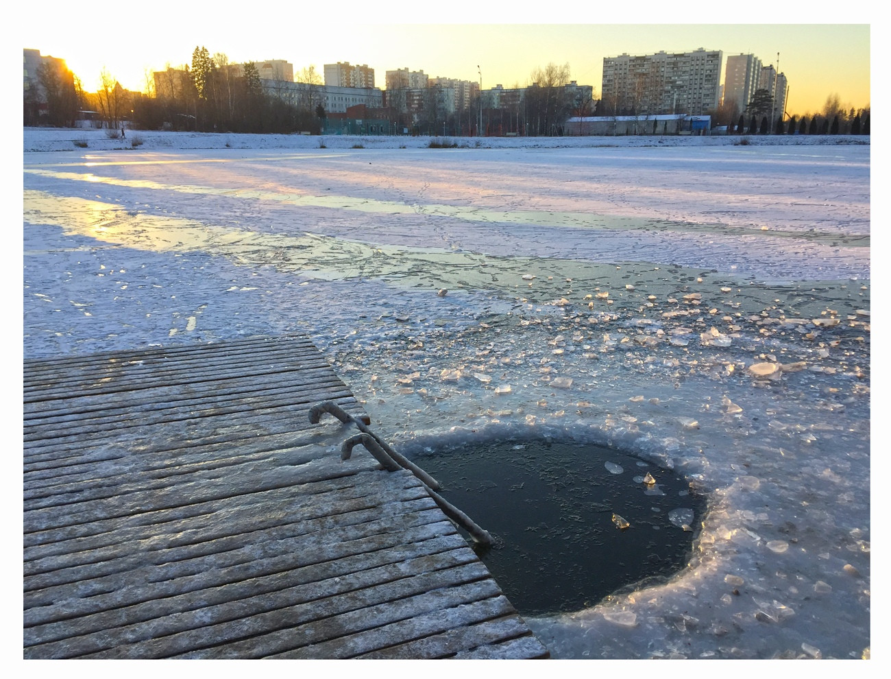 Доброе утро, любимый город! Утром, −12°…−9°, Ясно, Давление: