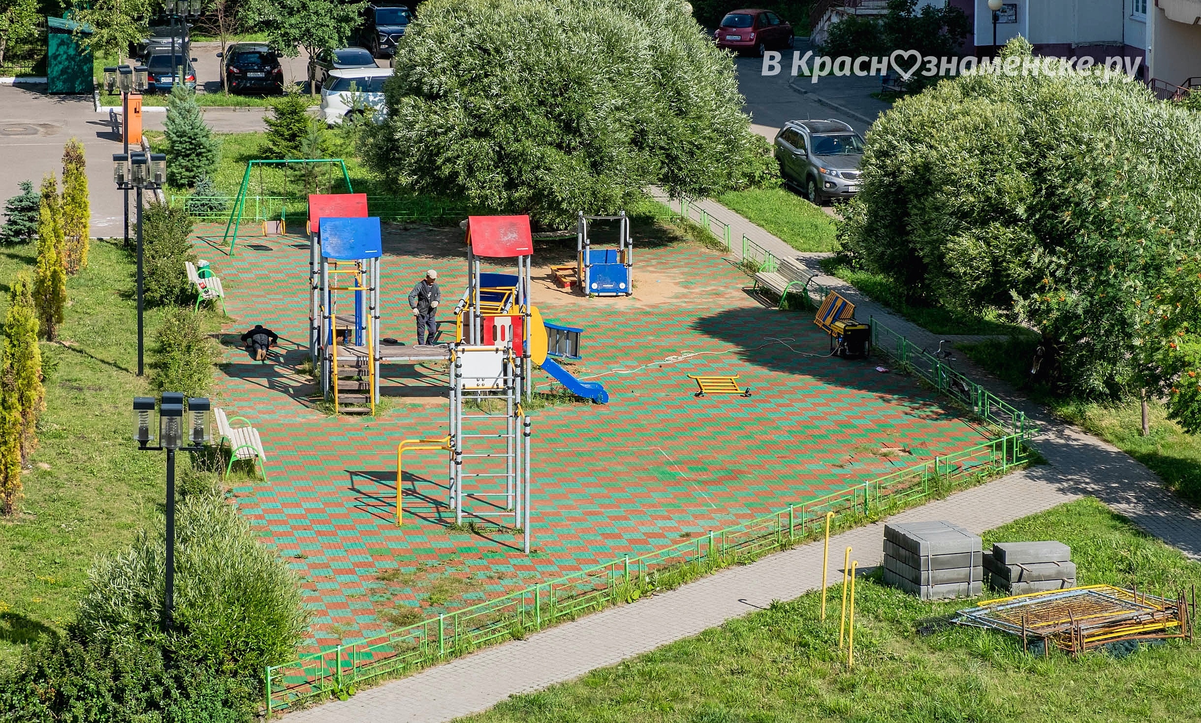Начался демонтаж детской площадки во дворе Победы 21 — Краснознаменск