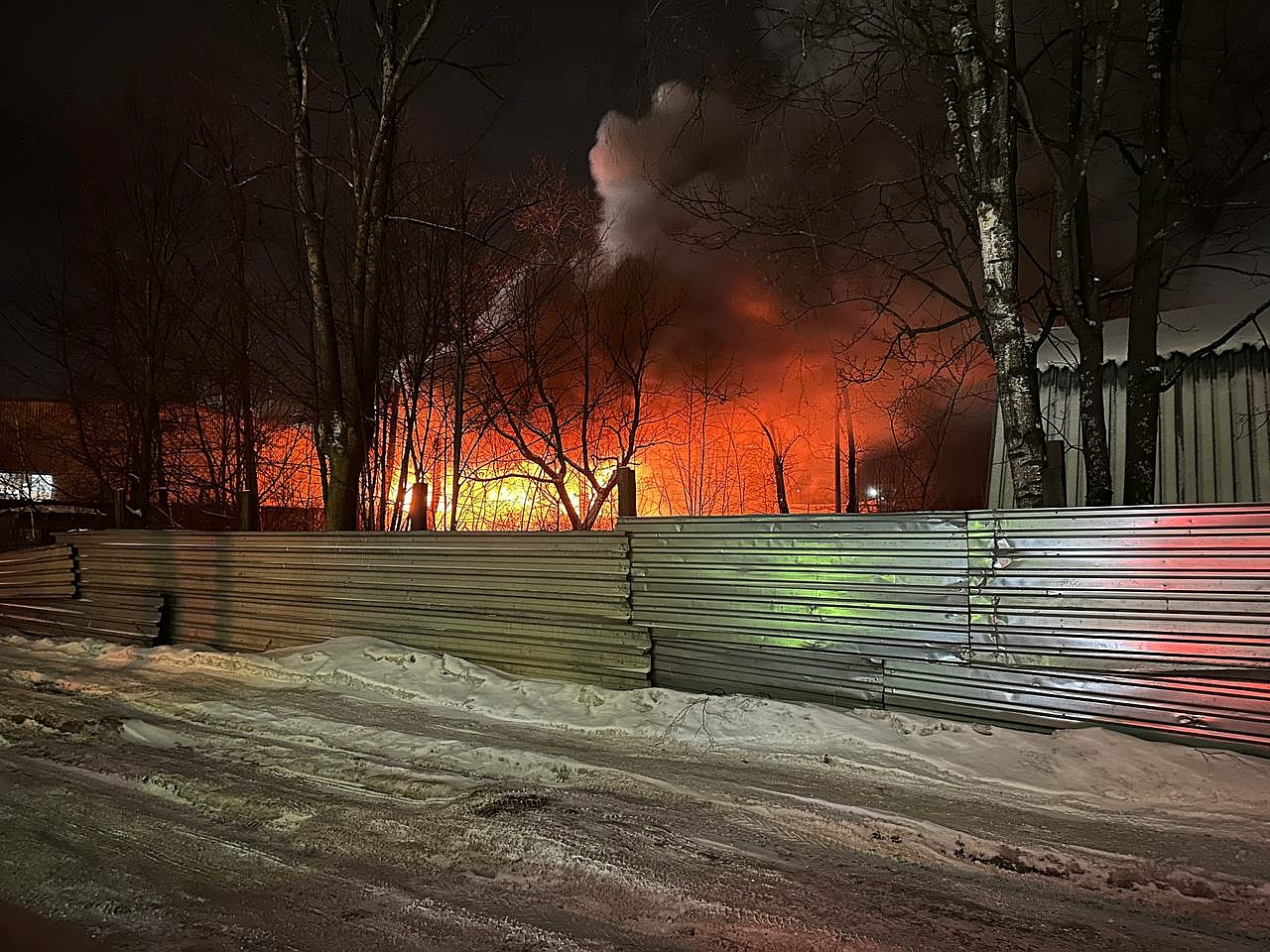 ⚡Пожар на Виноводочном заводе  Горит женская раздевалка. На