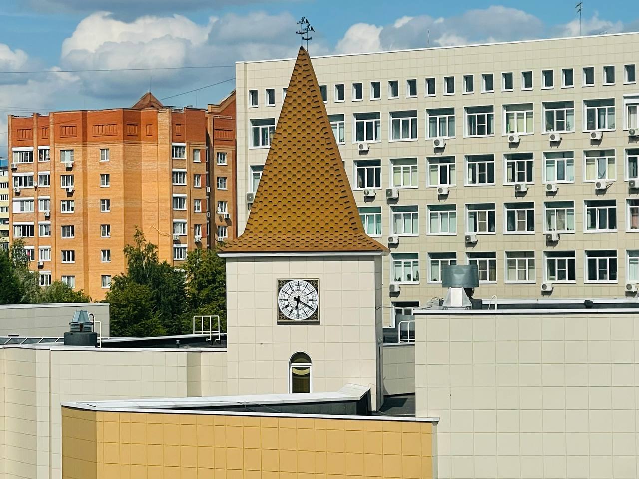 Поменяйте батарейку на часах музыкальной школы! Часы не рабо