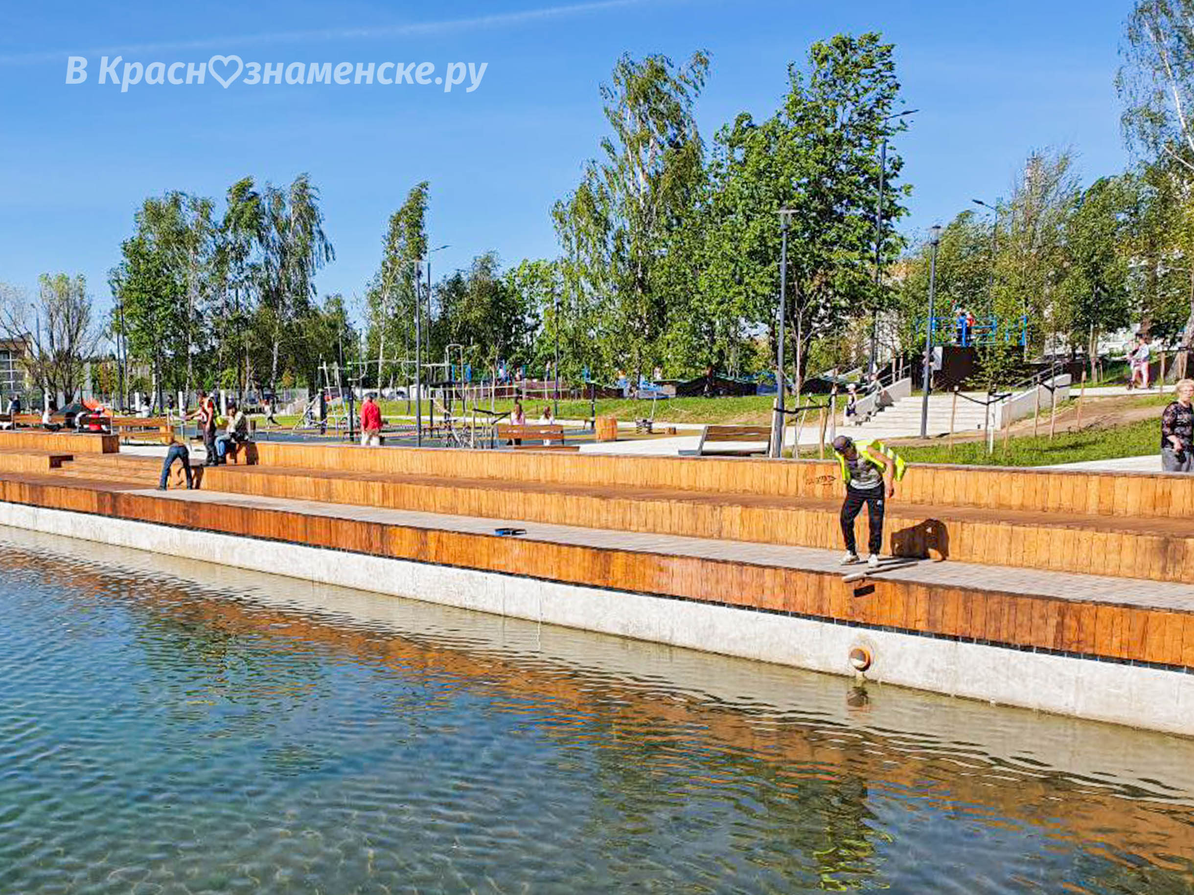 На городском озере проводятся работы по содержанию прилегающ