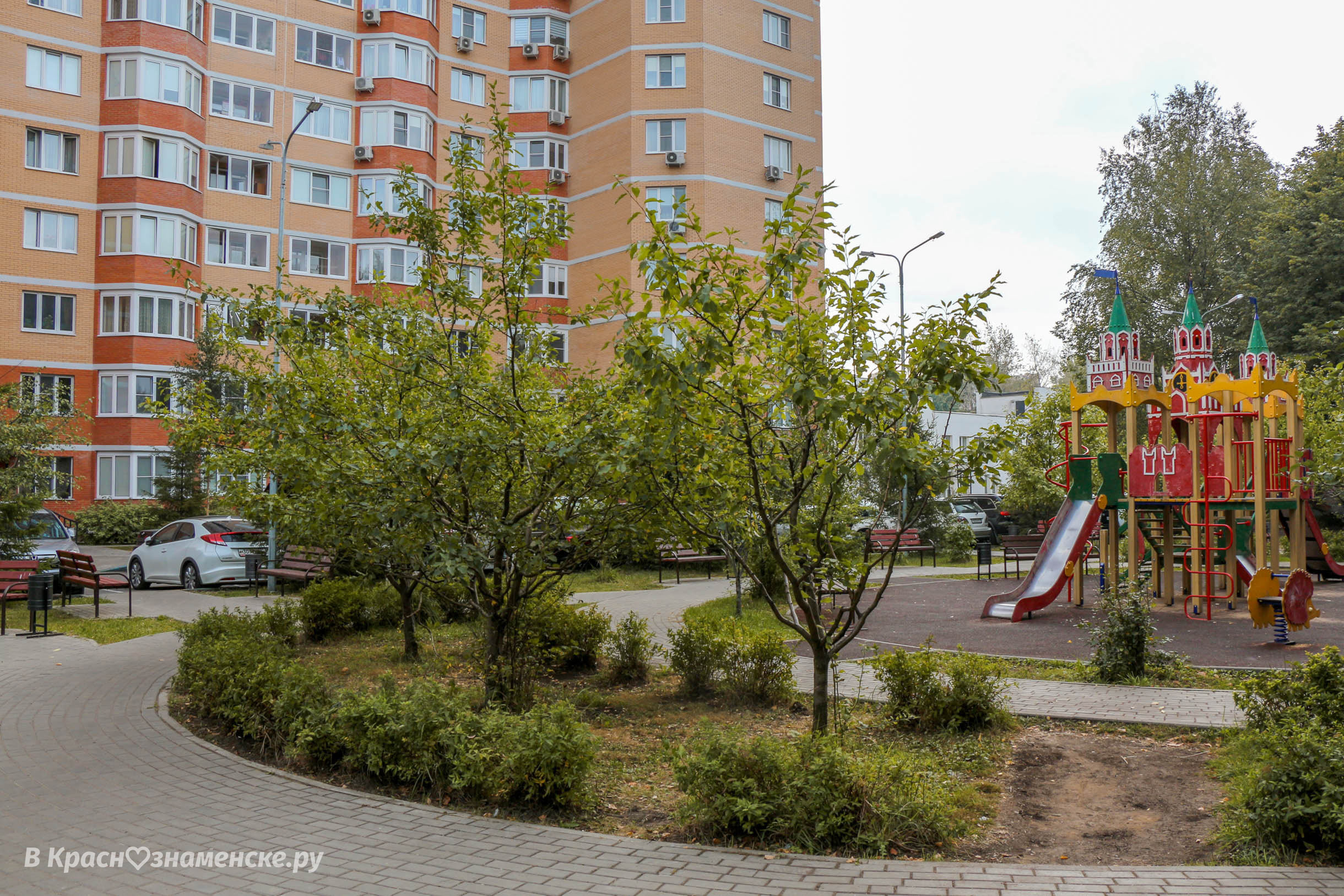 Какой двор считаете наиболее привлекательным в нашем городе?