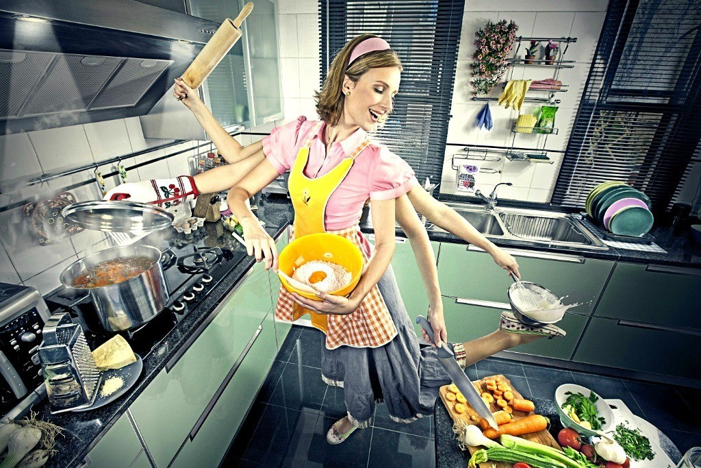 Сегодня на всех кухнях страны) Может быть у вас есть традици