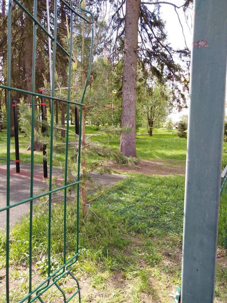 Дети и родители, будьте внимательнее на площадке по ул. Сове