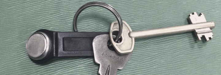 Сегодня рано утром найдены ключи около магазина! Найдитесь п