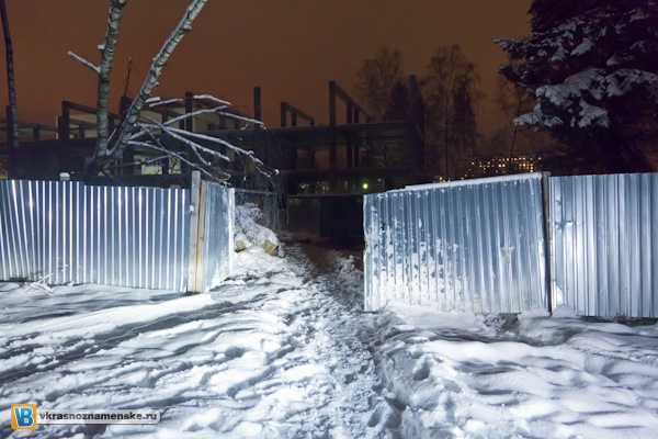11 января вечером произошел пожар на территории городской поликлиники
Сгорели бытовки около заброшенной стройки здания лаобратории.