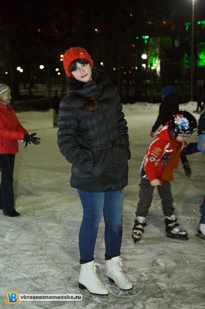 Новогодний каток в Краснознаменске.
Фото в полном качестве: http://fotki.yandex.ru/users/shur-zvuk/view/648481/?page=0