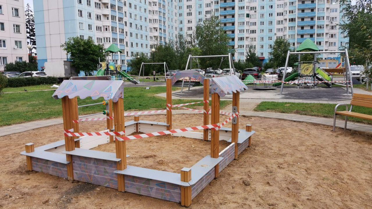 Благоустройство дворовых территорий на ул. Связистов  По адр