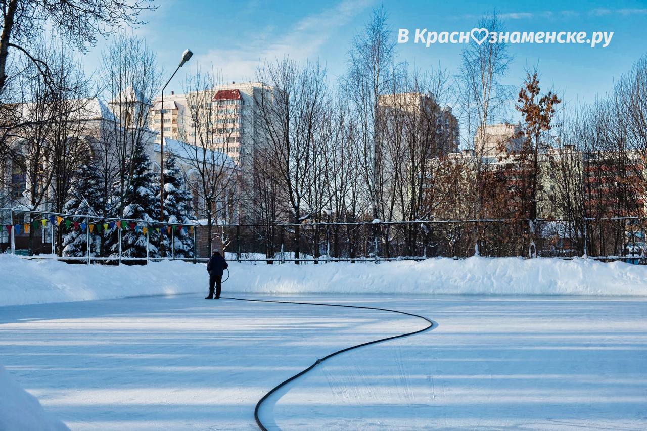 С появлением катка в городском парке возникает вопрос: откро