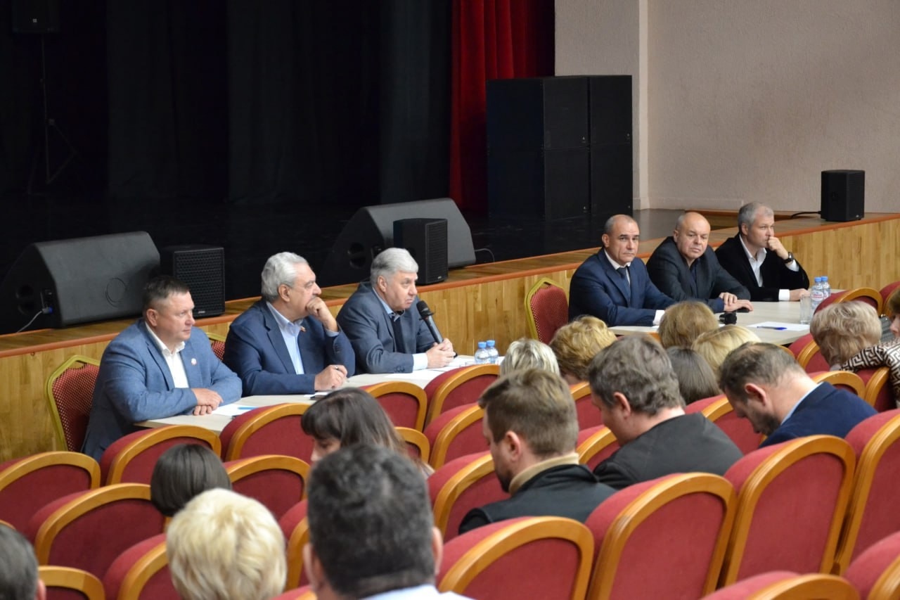 Глава Краснознаменска Игорь Головатик представил новый соста