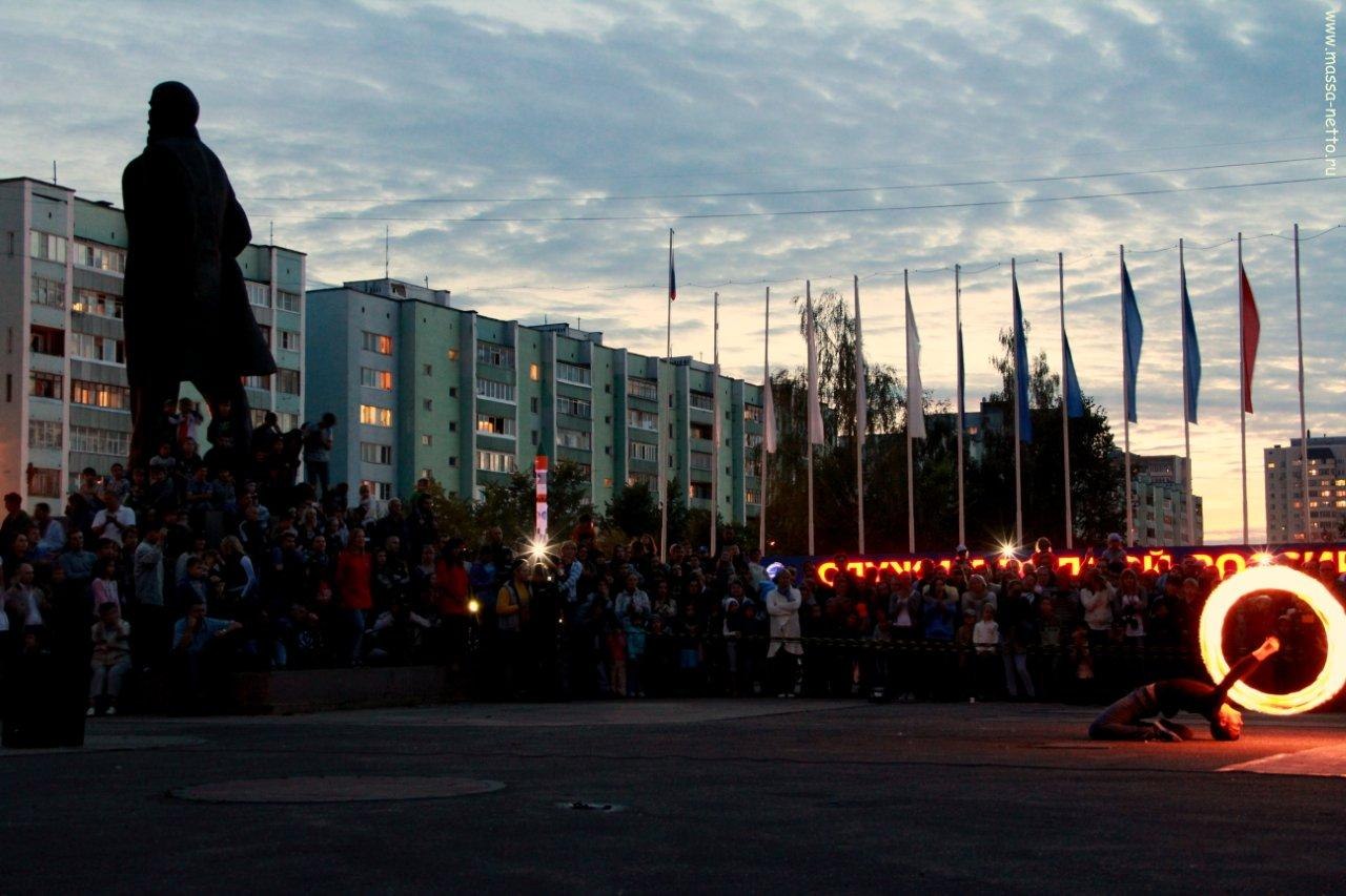 В г. Краснознаменск 26.08.2012 прошёл фестиваль Fire Show "Легенда огня", организаторами в котором выступили представители Молодёжного центра города 
Творческое объединение "Масса Нетто" презентует свою версию произошедшего и благод
