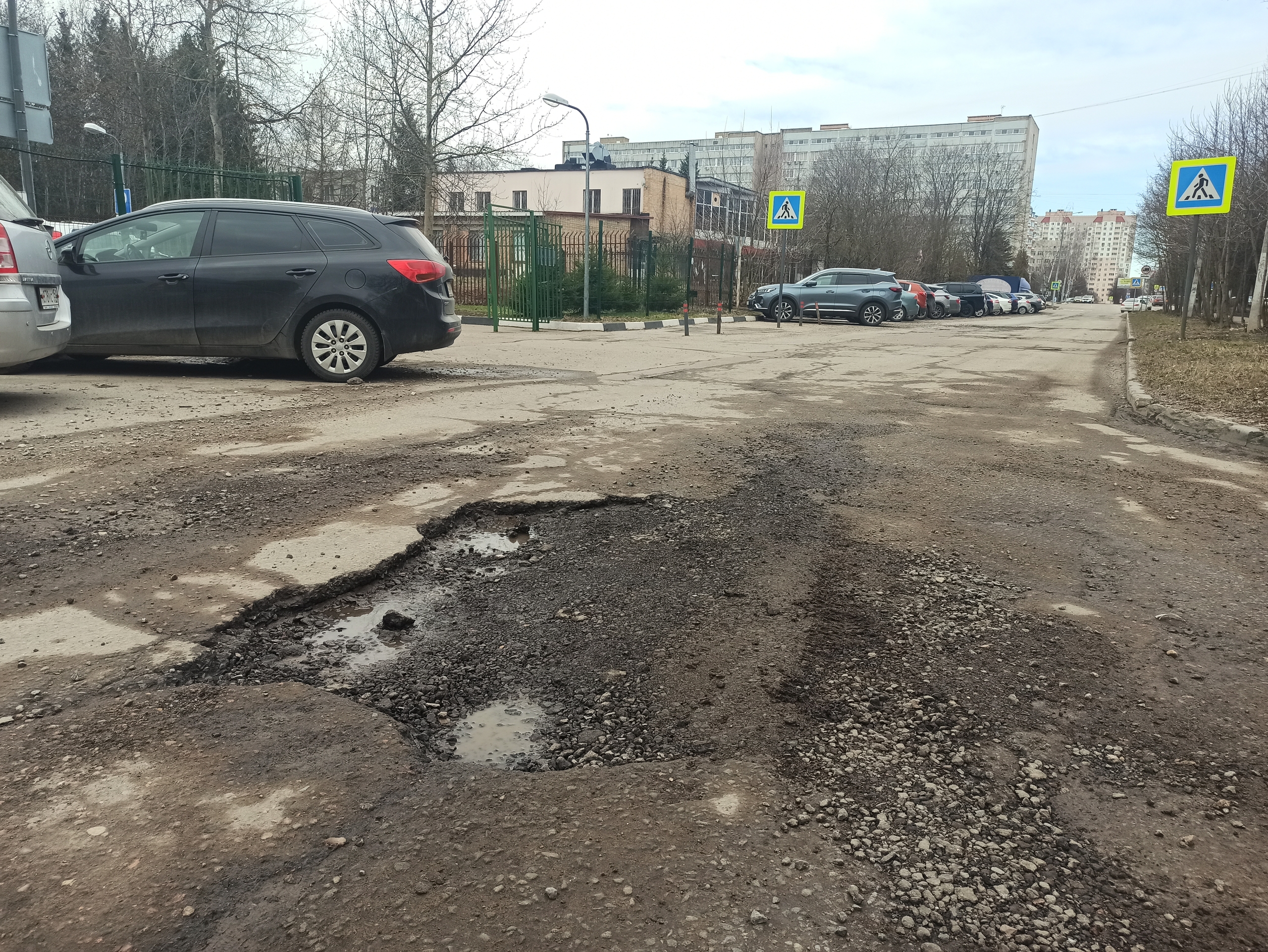 ЯМА НА ЯМЕ ???? Уважаемая Администрация города, вы когда дороги