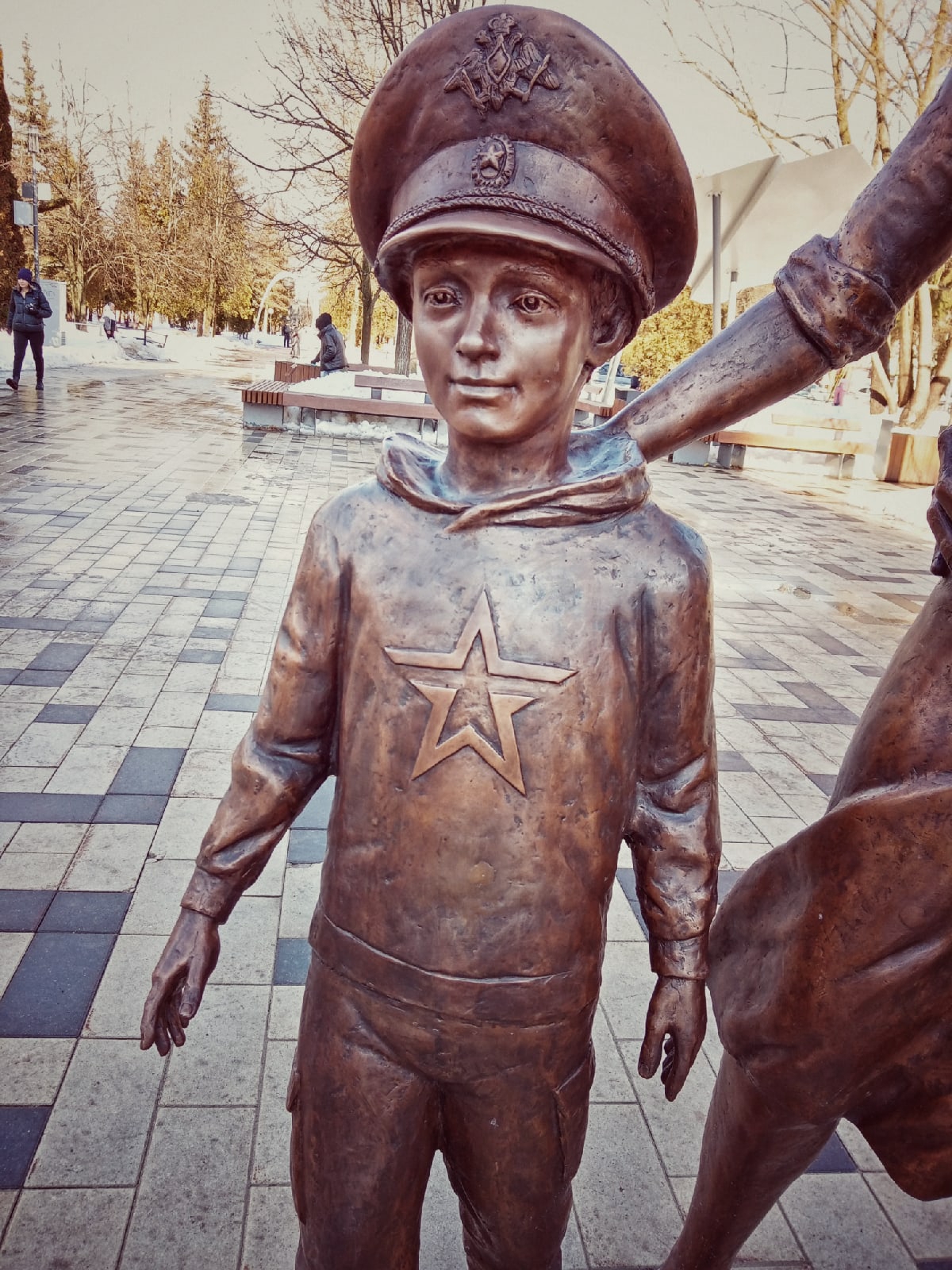 Самое главное и ценное в жизни - это семья. Сначала та, в ко