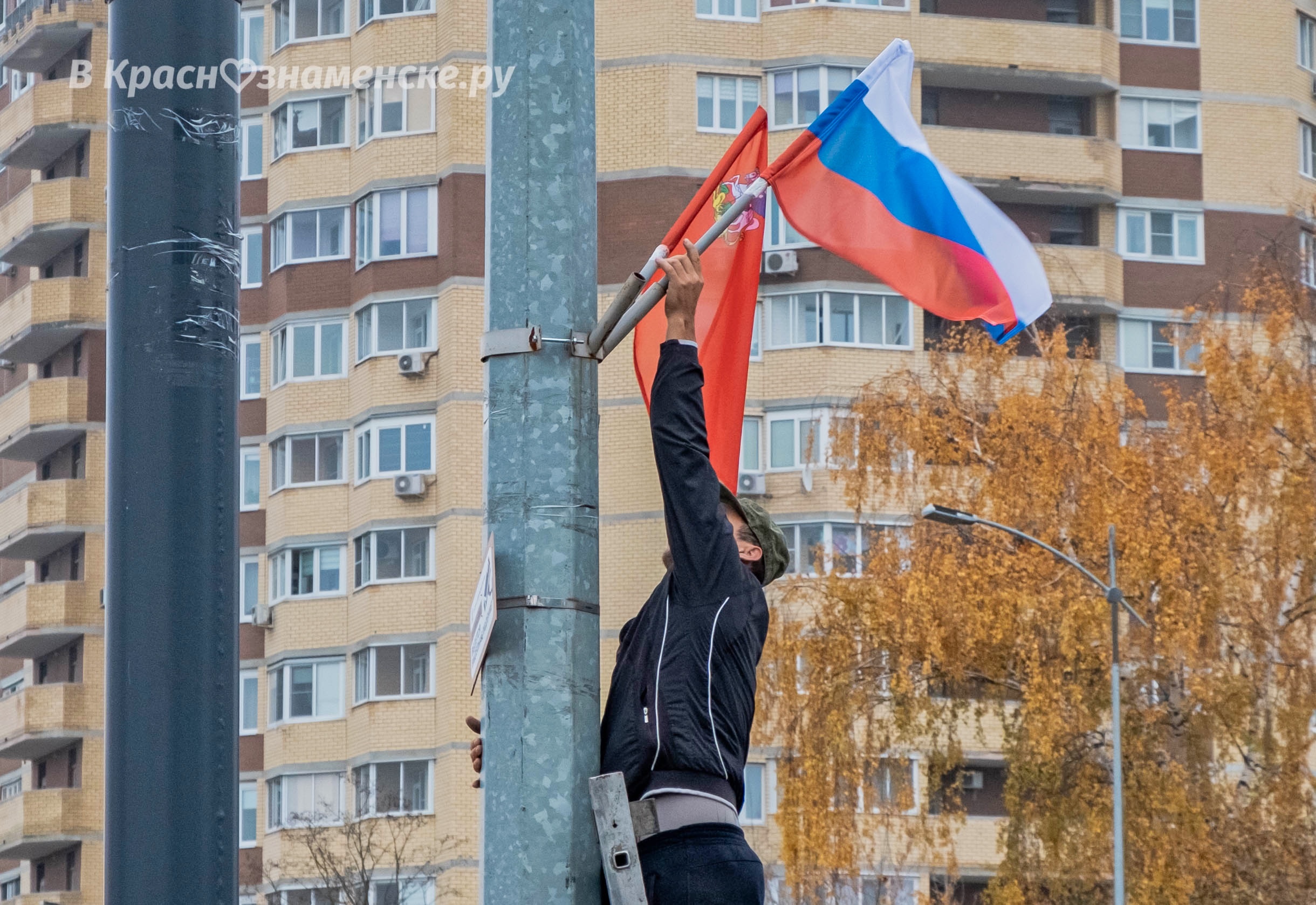 На столбах освещения всех главных улиц города идёт замена ст