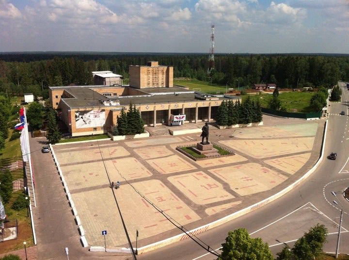 Помните такое необычное выложенное плиткой оформление на пло