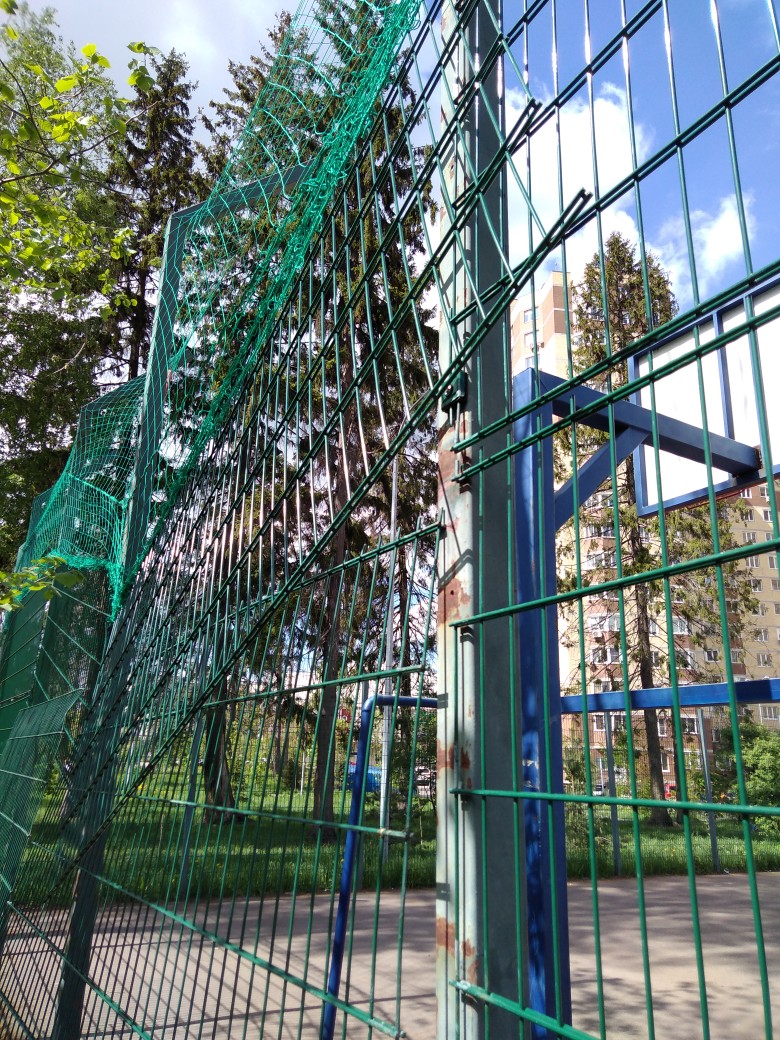 Дети и родители, будьте внимательнее на площадке по ул. Сове