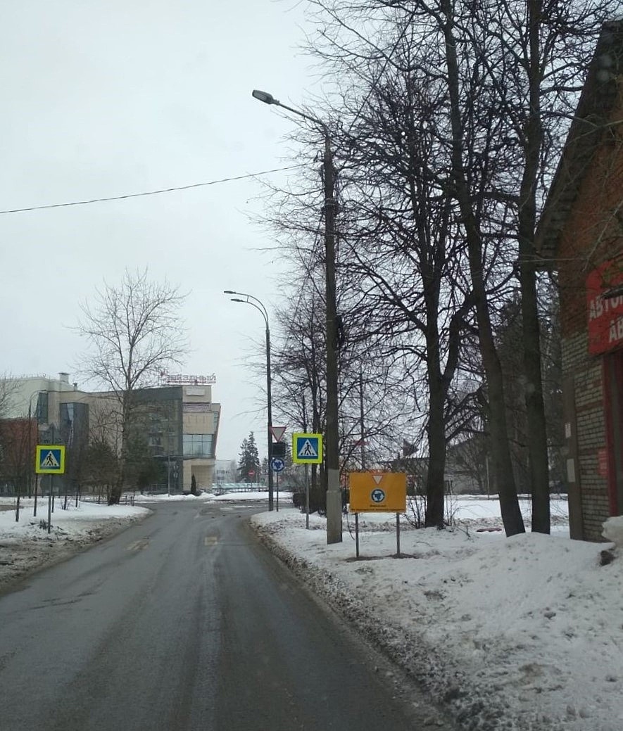 Внимание автомобилистам!  На перекрестке между ул. Автомобил