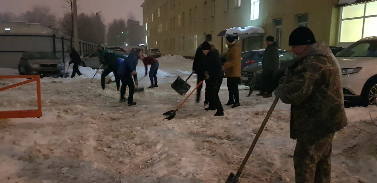 Краснознаменцы сами чистят снег — Краснознаменск