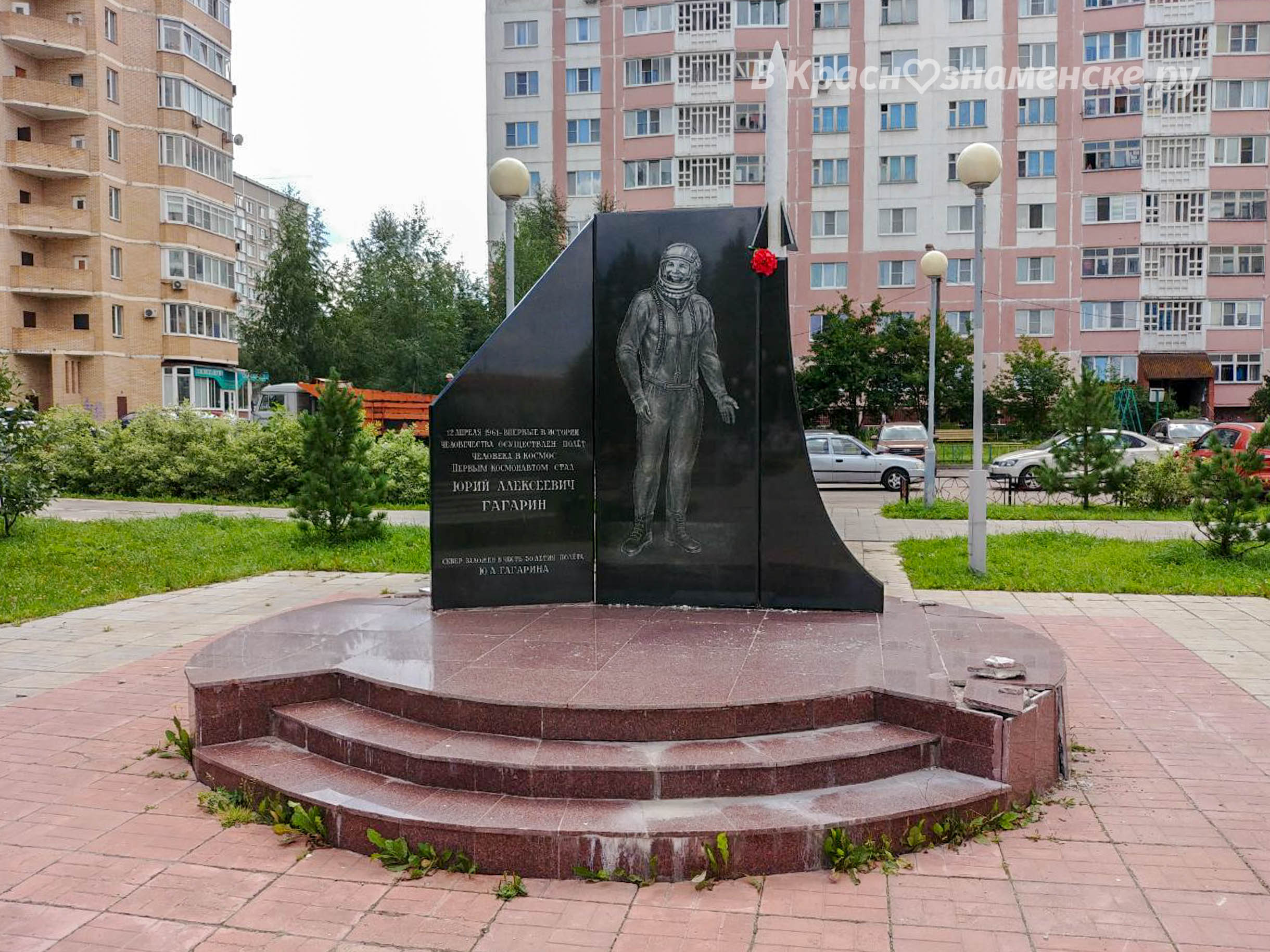А памятнику все хуже и хуже ????