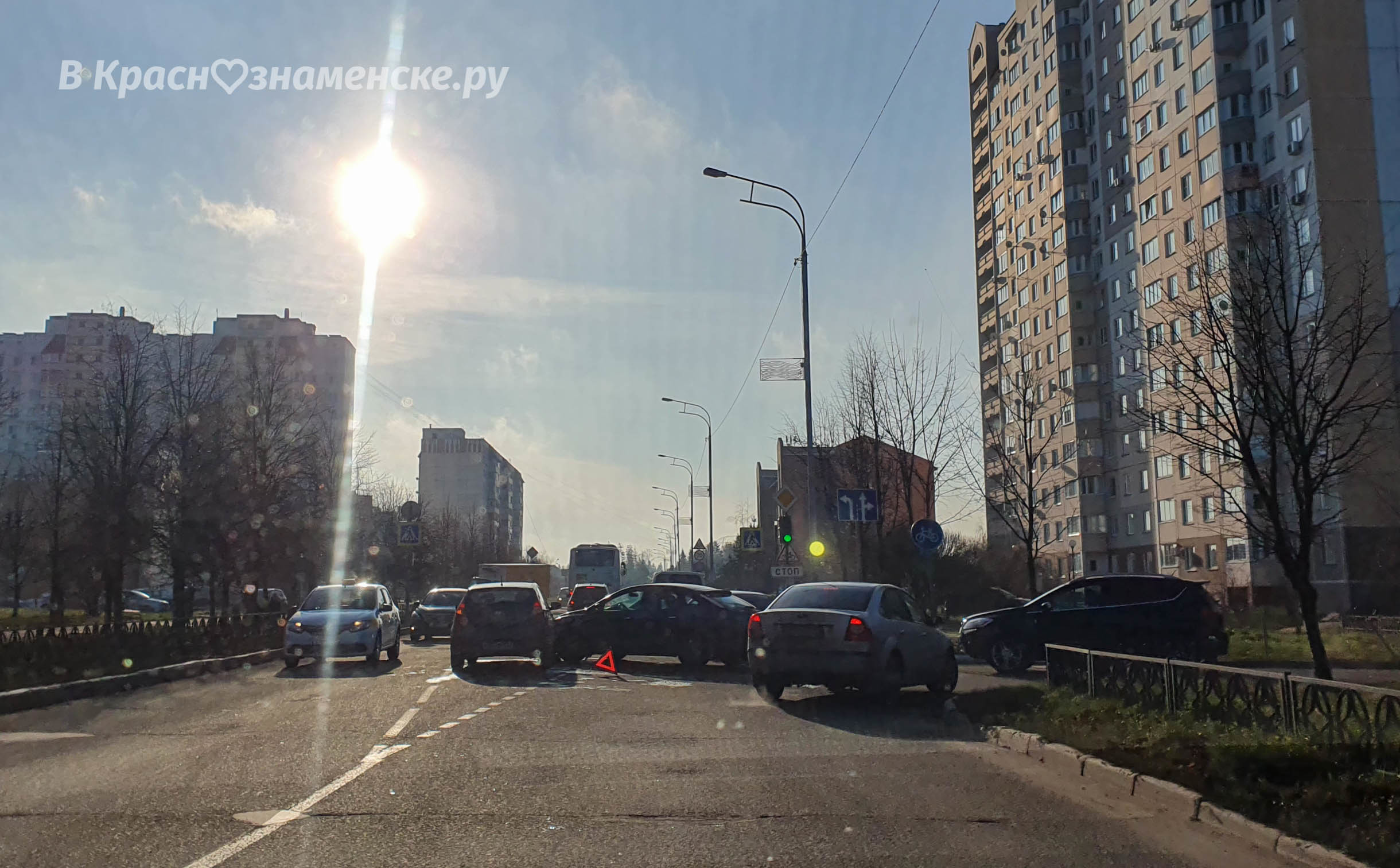 Опять авария. На ул Победы поворот на Октябрьскую улицу.