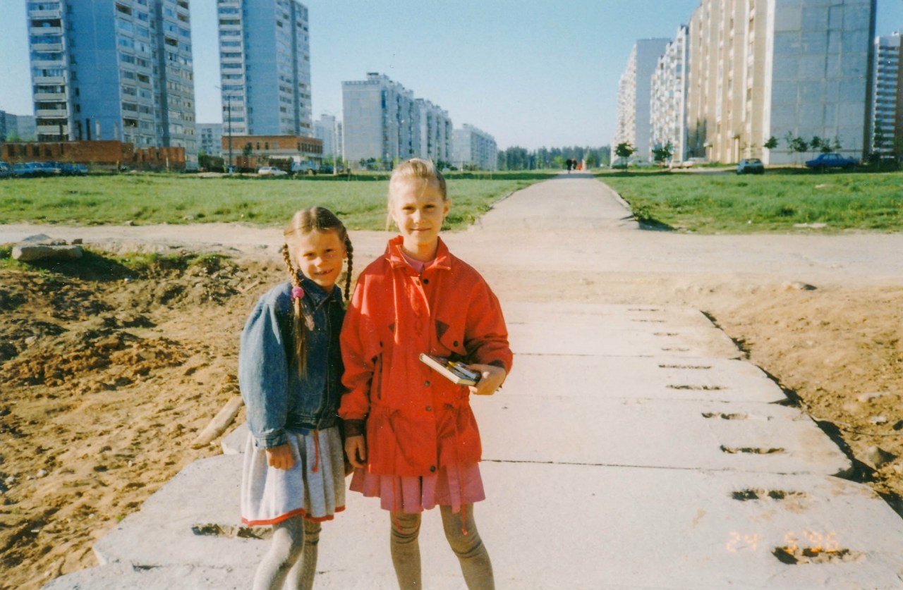Улица Победы в 1996 году. Ещё нет ни магазинов, ни многих домов. 
Автор фотографии Светлана Боброва