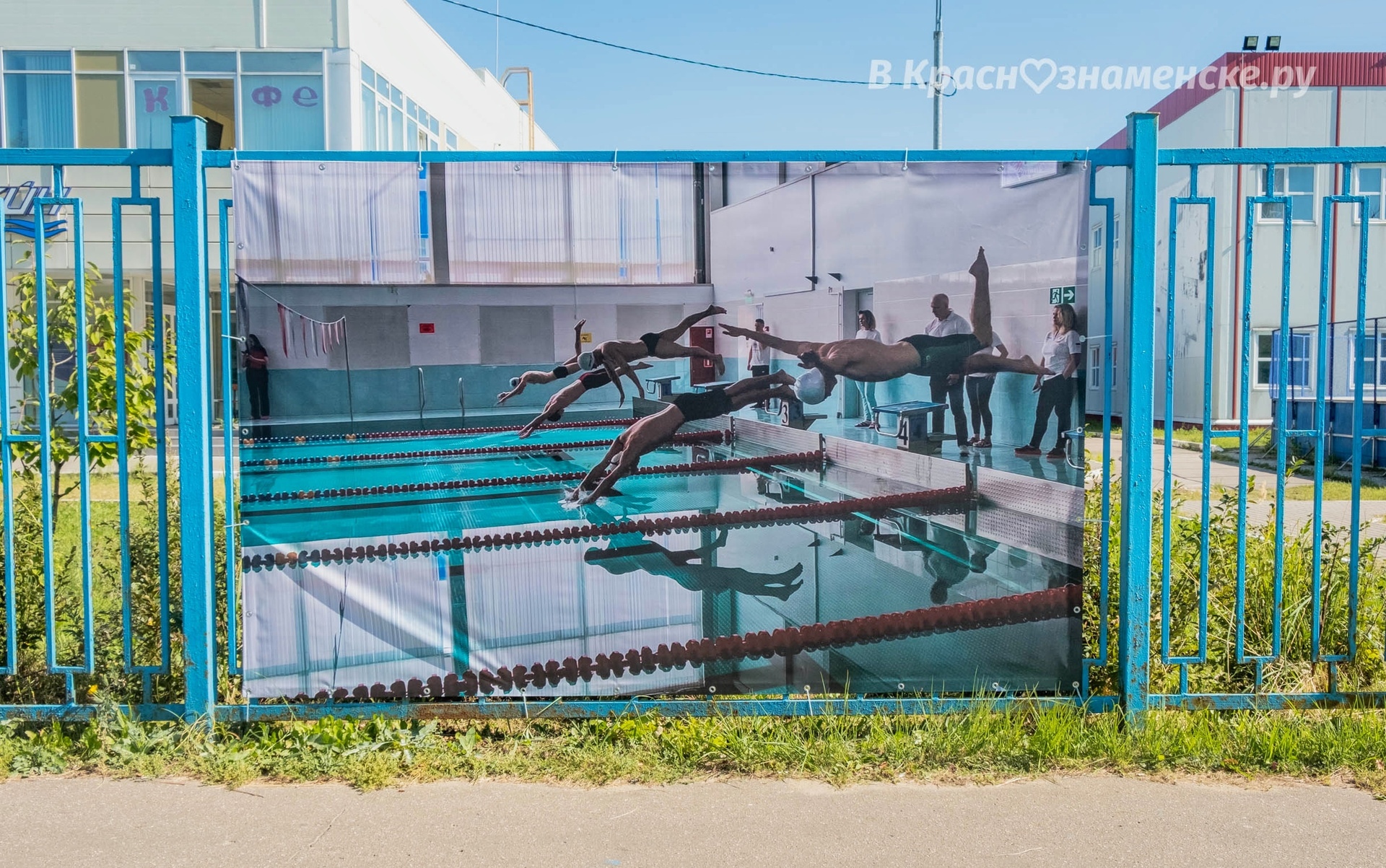 Вот такая фотогалерея появилась на аллее между ДЮСШ и стадио